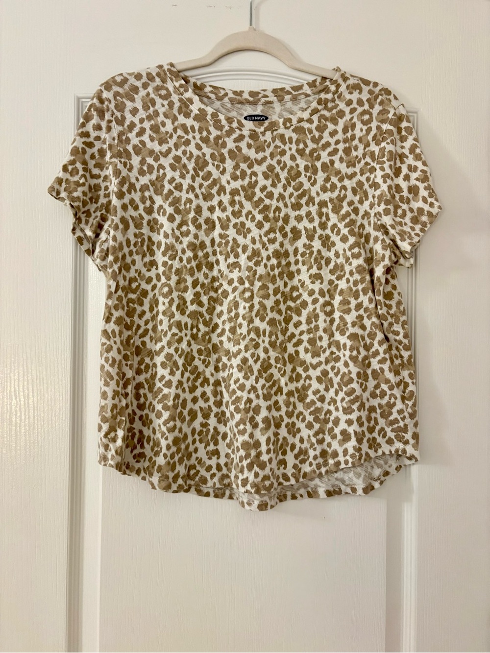 Old Navy Tan and White Leopard Short Sleeve Tee